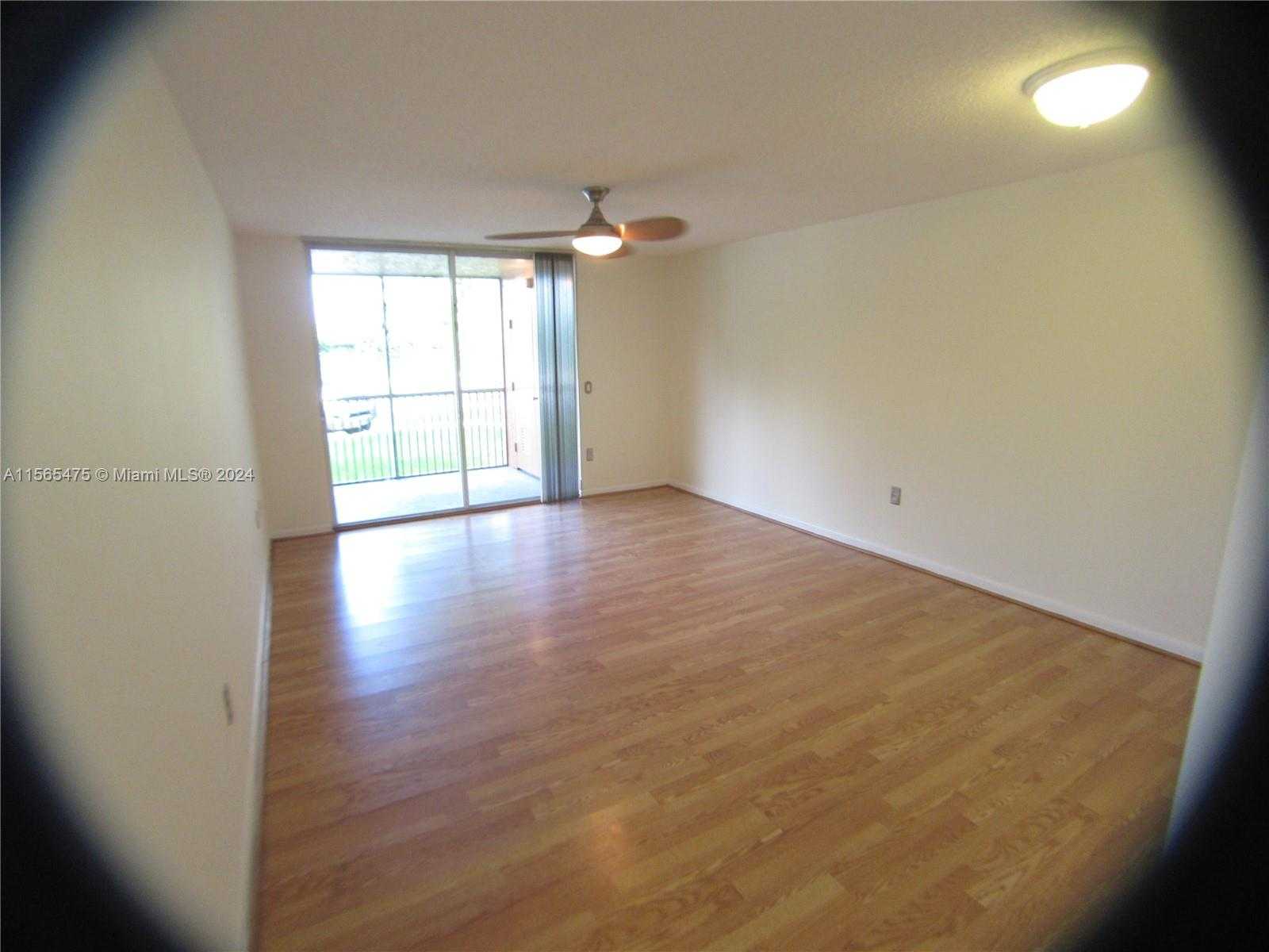 Small Image of 8363 LAKE DR #101, Doral Number 3