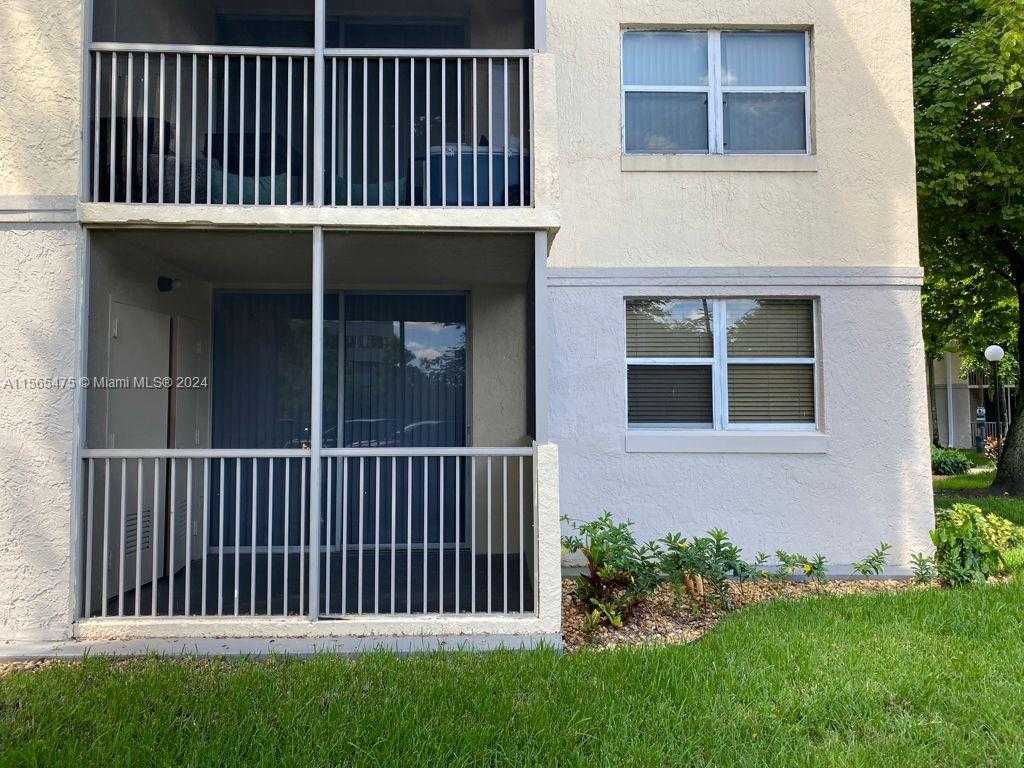 Small Image of 8363 LAKE DR #101, Doral Number 8