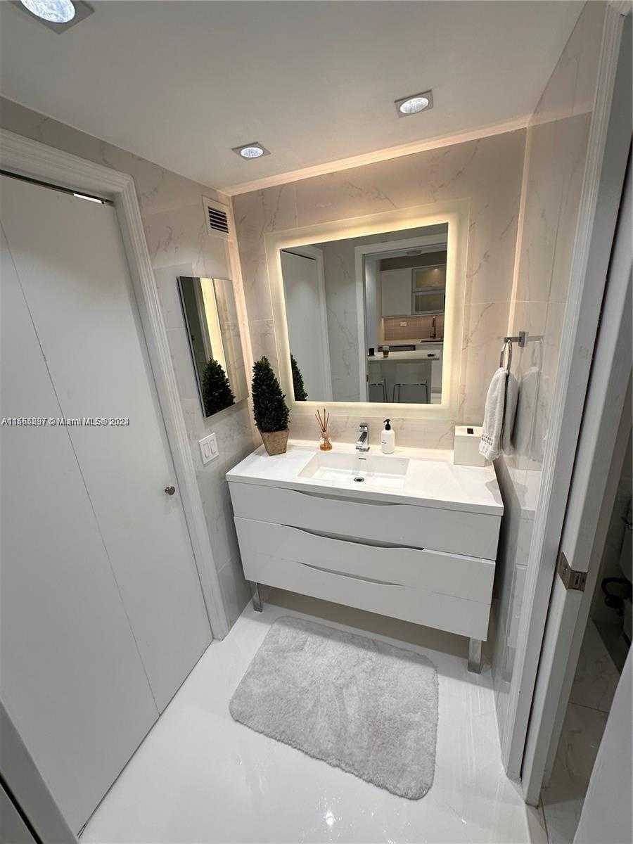Small Image of 2301 COLLINS AVE #611, Miami Beach Number 6