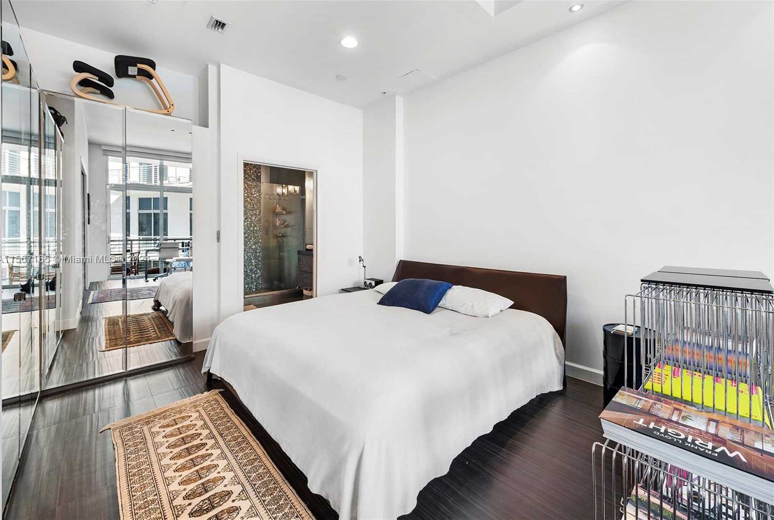 Small Image of 2001 MERIDIAN AVE #517, Miami Beach Number 14