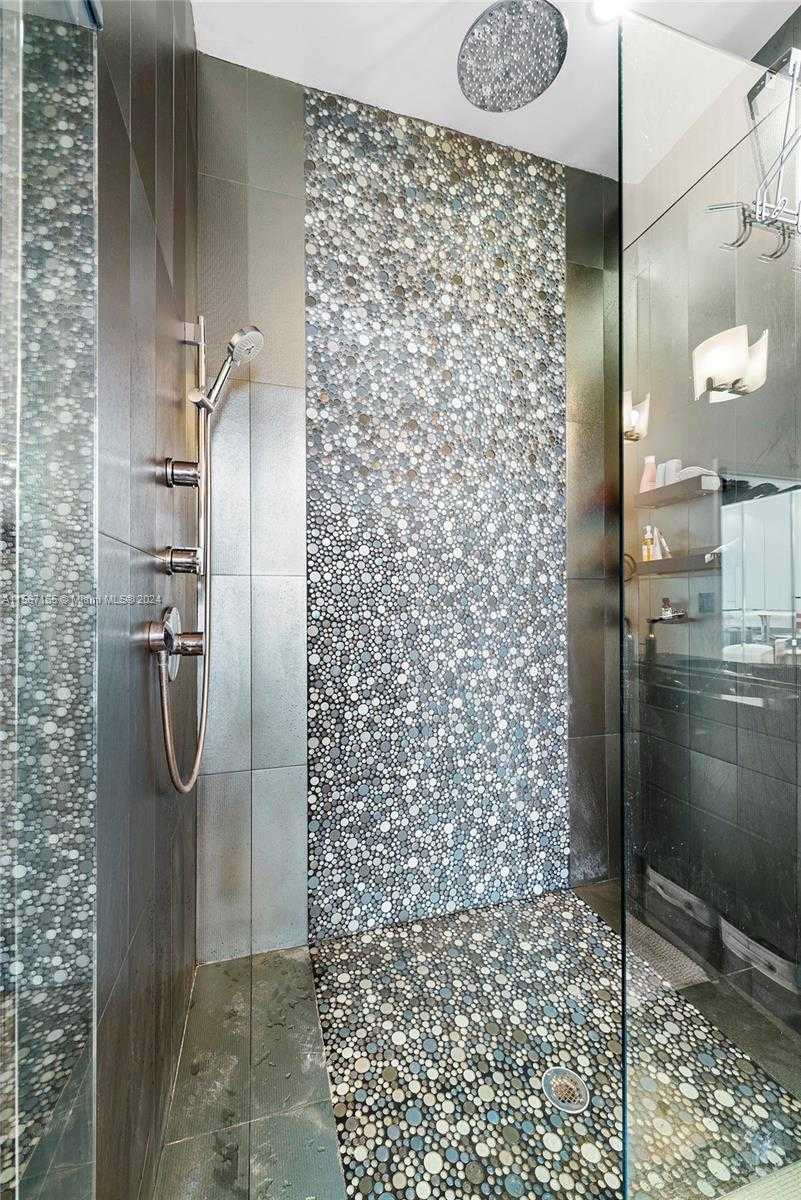 Small Image of 2001 MERIDIAN AVE #517, Miami Beach Number 18