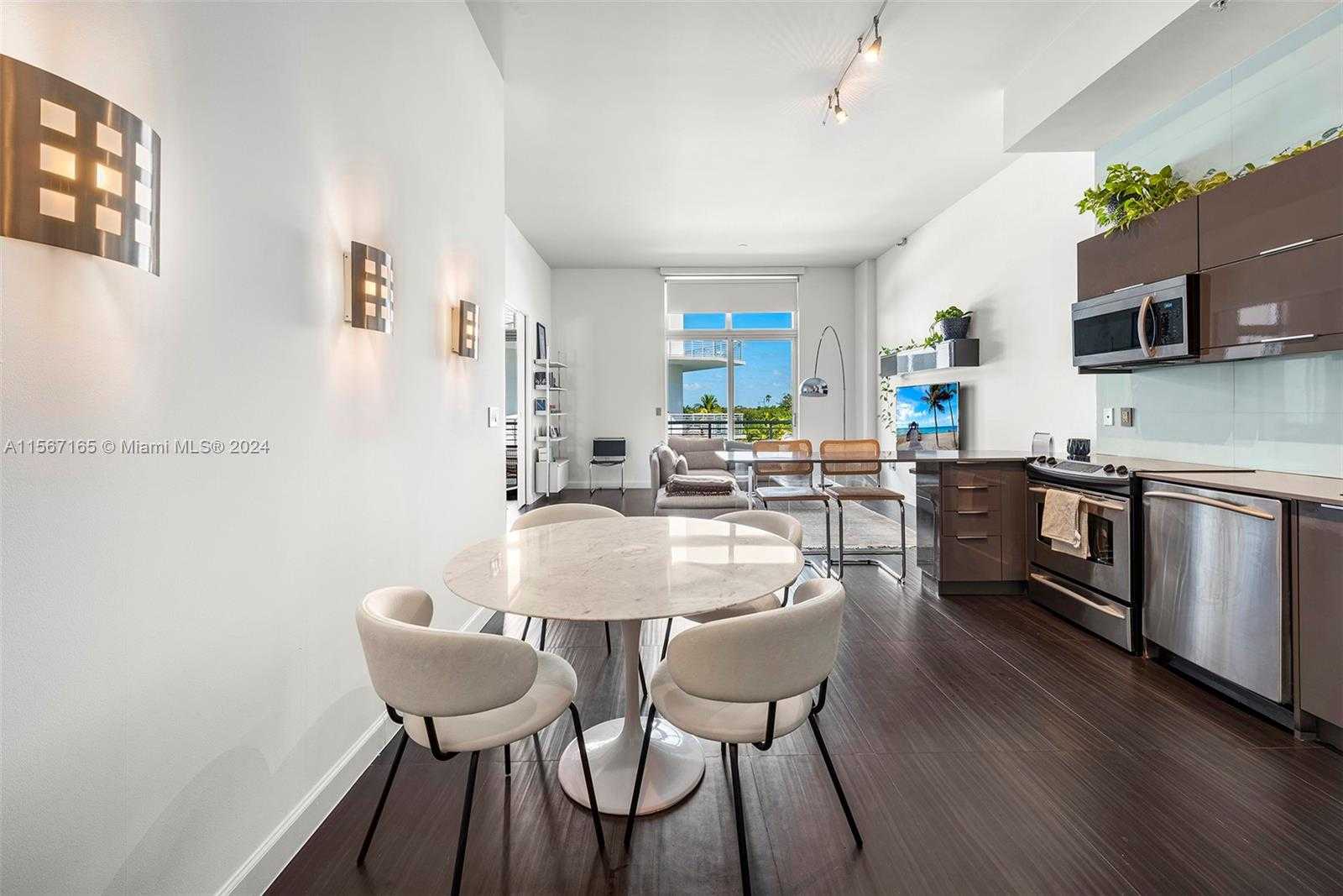 Small Image of 2001 MERIDIAN AVE #517, Miami Beach Number 2