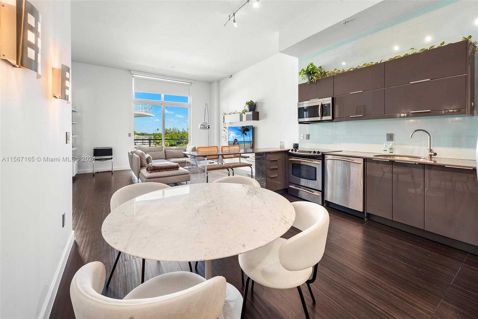 Small Image of 2001 MERIDIAN AVE #517, Miami Beach Number 3