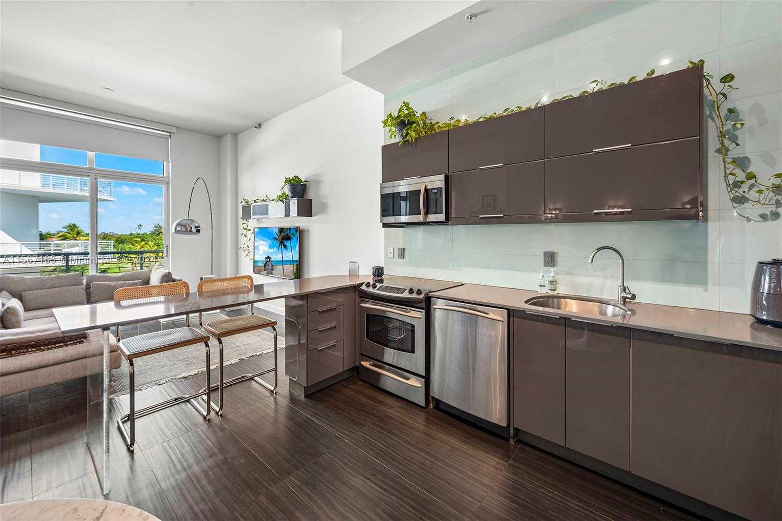 Small Image of 2001 MERIDIAN AVE #517, Miami Beach Number 4