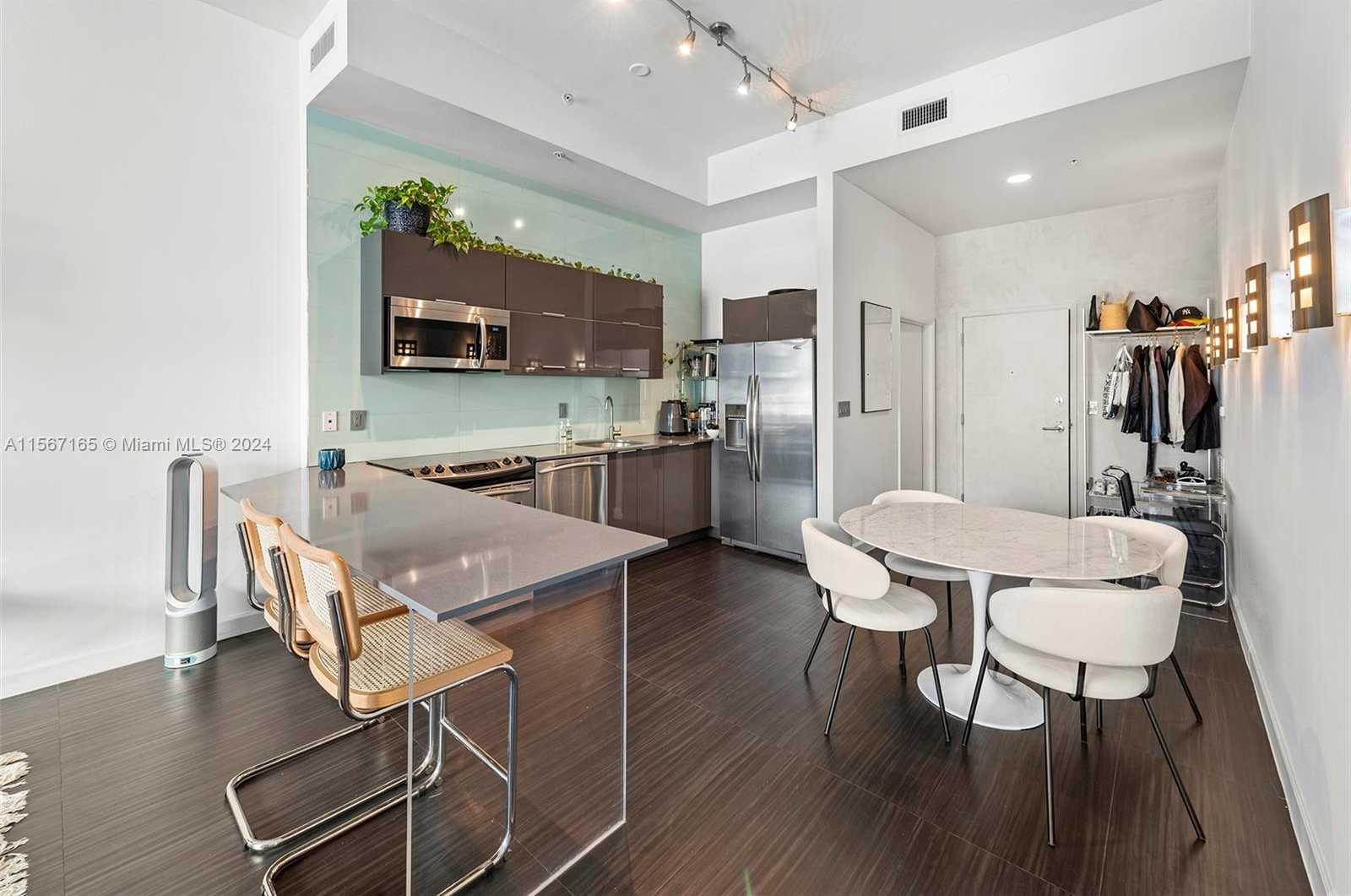 Small Image of 2001 MERIDIAN AVE #517, Miami Beach Number 5