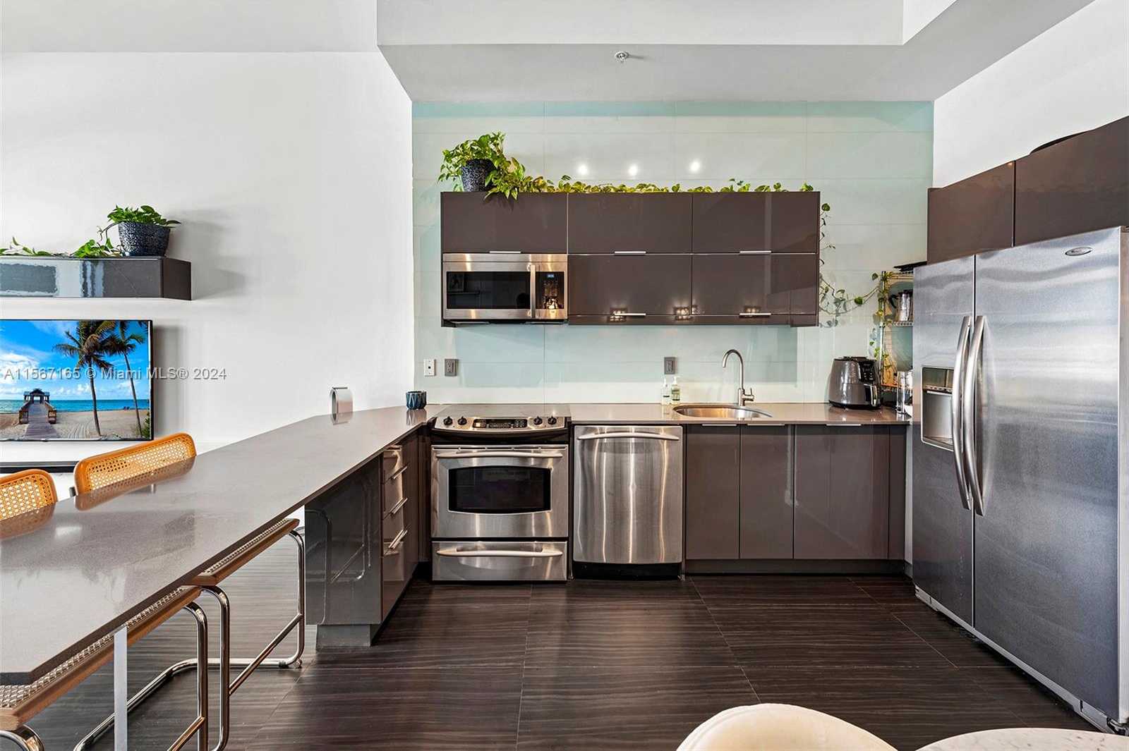 Small Image of 2001 MERIDIAN AVE #517, Miami Beach Number 6
