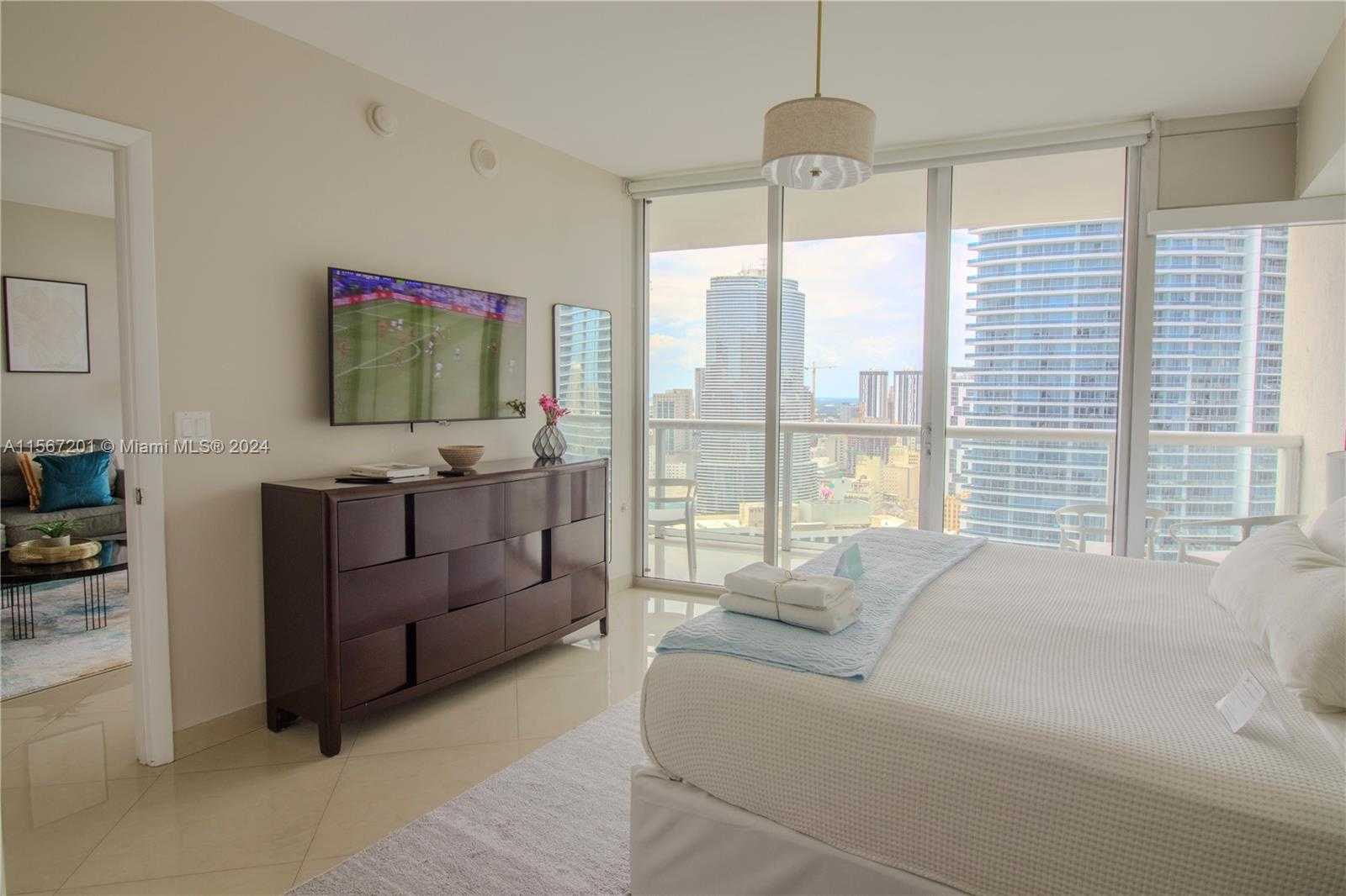 Small Image of 485 BRICKELL AVE #3703, Miami Number 13