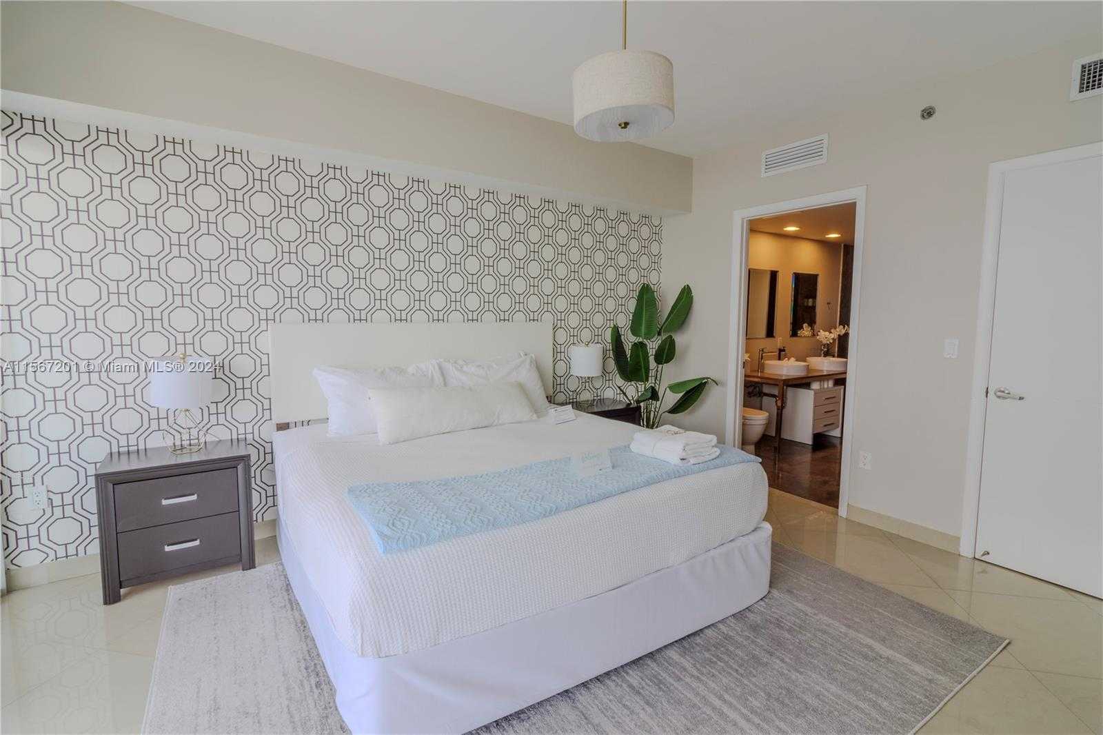 Small Image of 485 BRICKELL AVE #3703, Miami Number 14