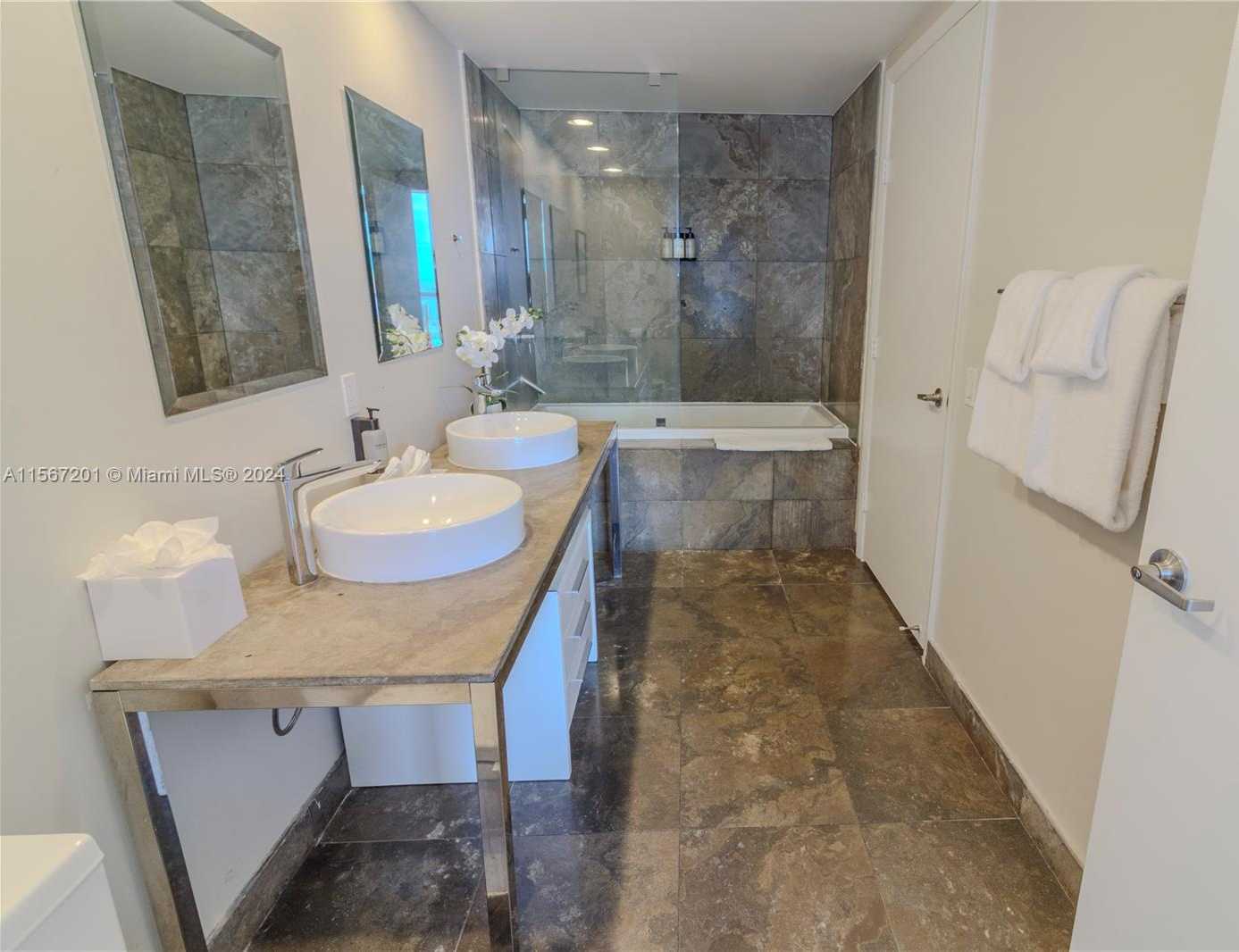 Small Image of 485 BRICKELL AVE #3703, Miami Number 16