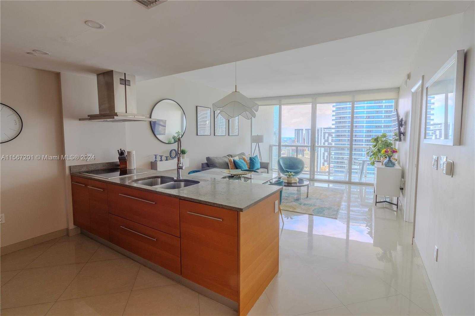 Small Image of 485 BRICKELL AVE #3703, Miami Number 7