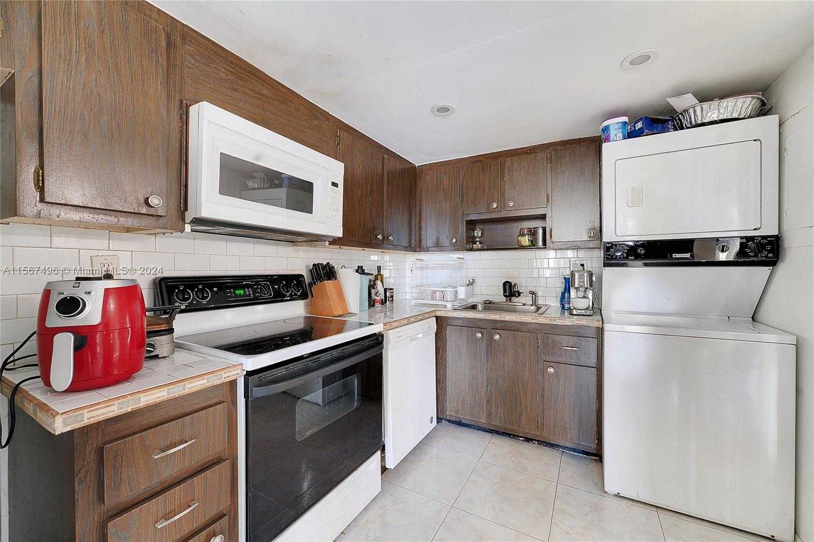 Small Image of 1901 BRICKELL AVE #B2205, Miami Number 5