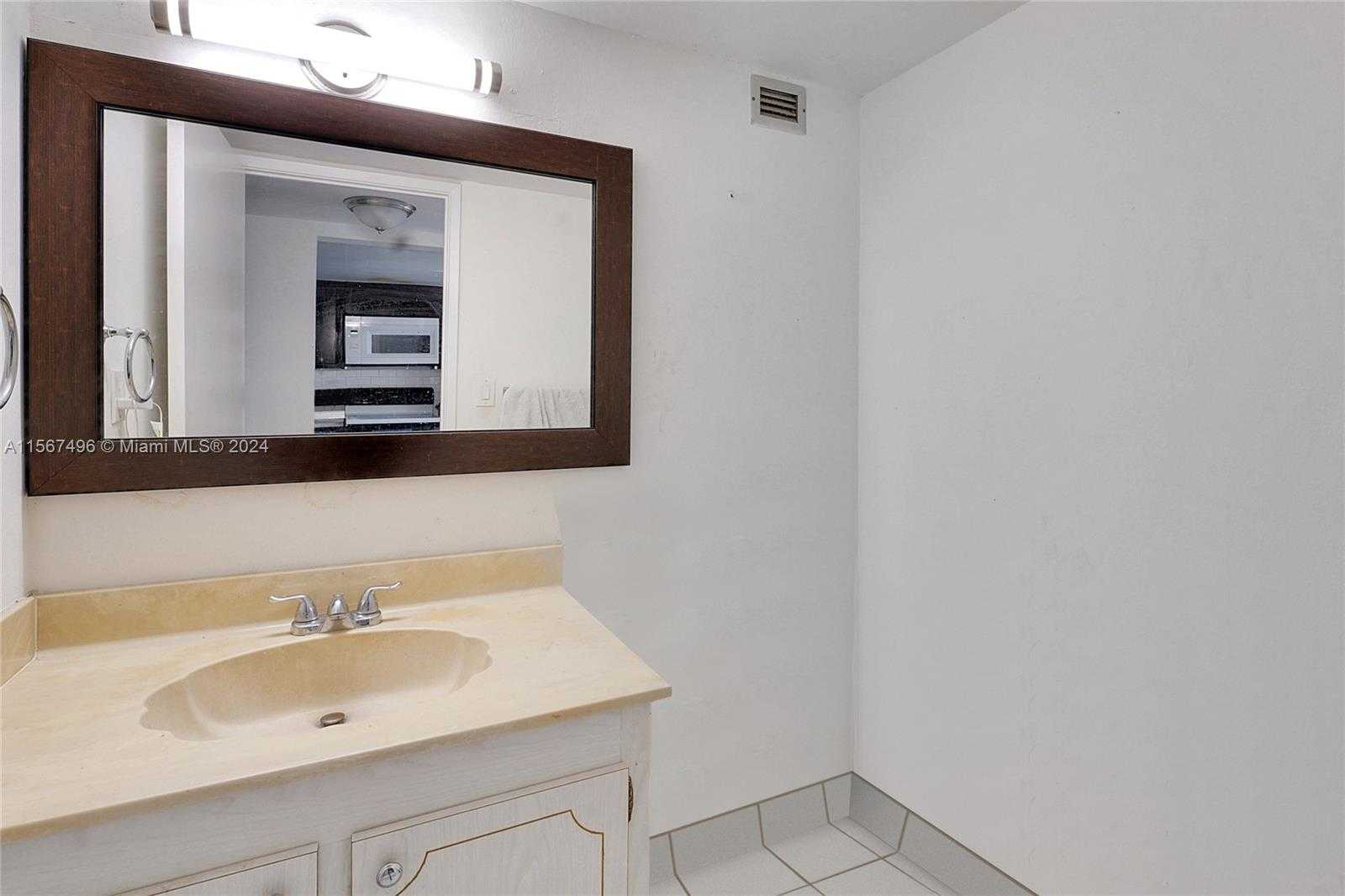Small Image of 1901 BRICKELL AVE #B2205, Miami Number 8
