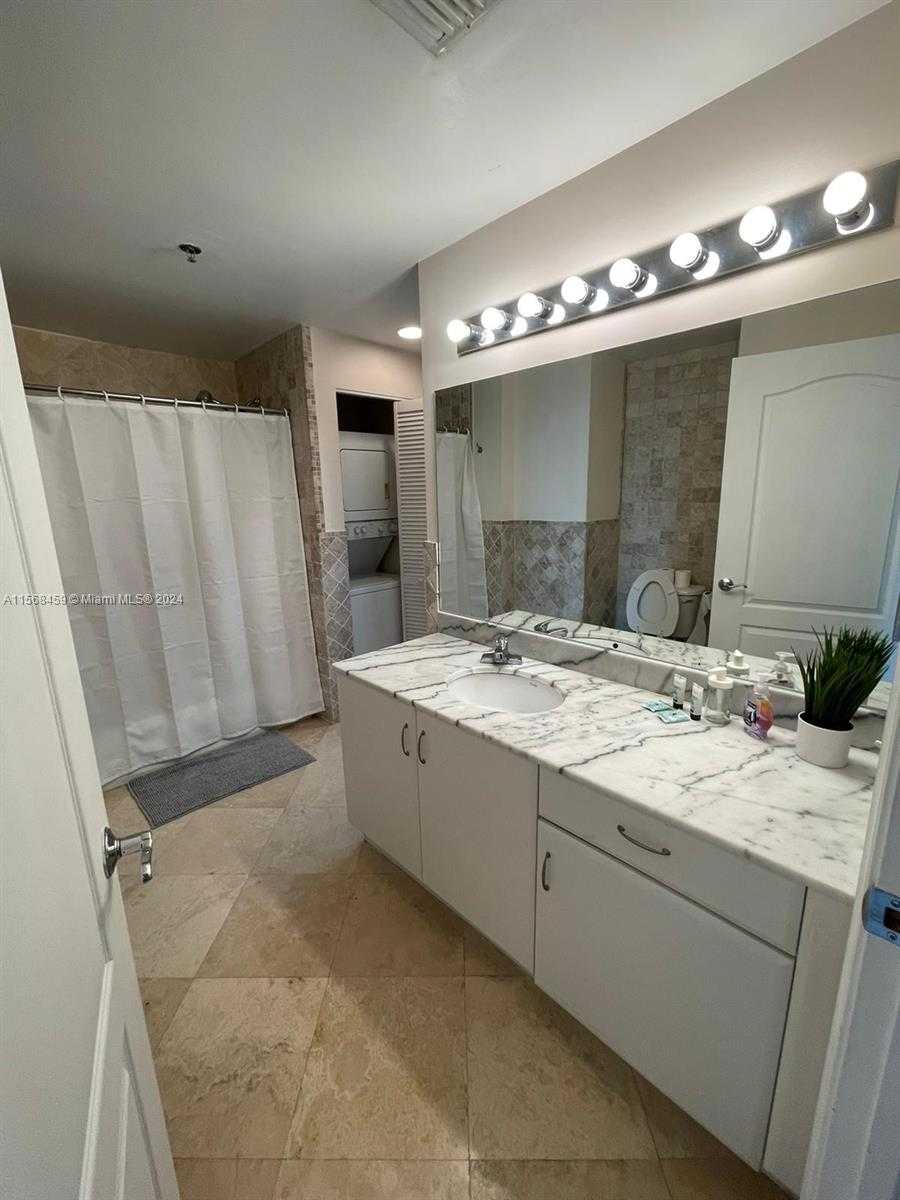 Small Image of 1200 BRICKELL BAY DR #4217, Miami Number 17