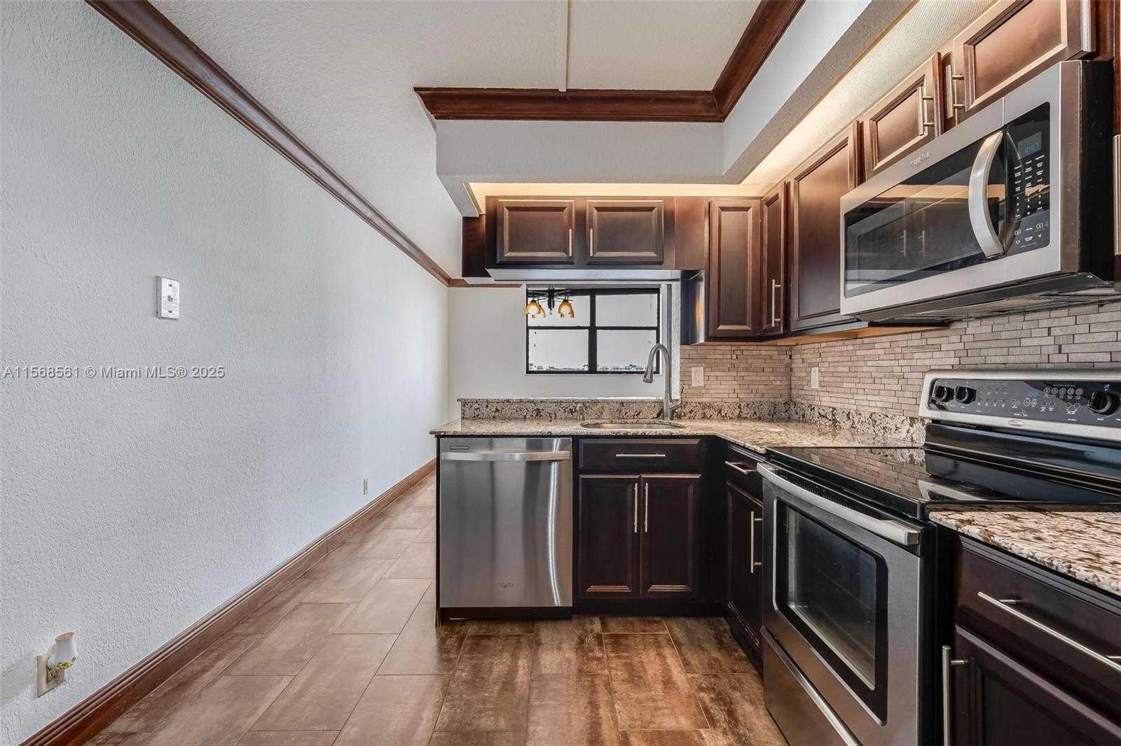 Small Image of 106 LAKE EMERALD DR #210, Oakland Park Number 10