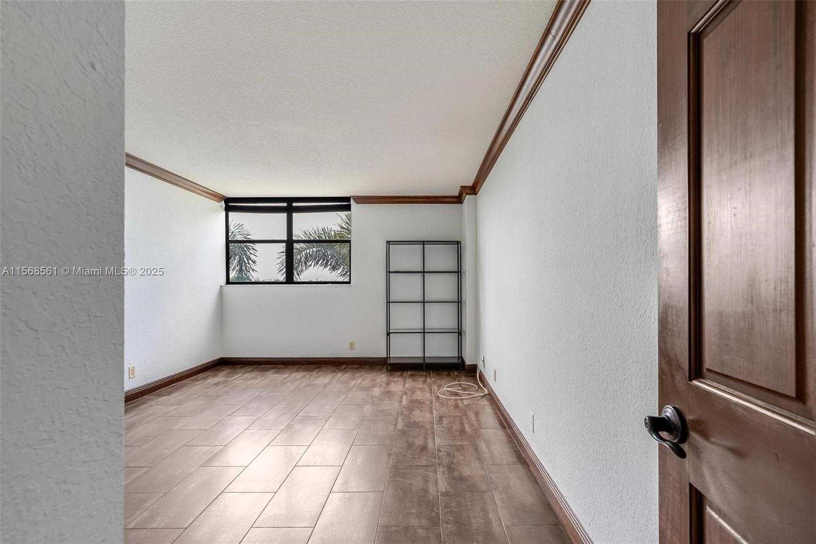 Small Image of 106 LAKE EMERALD DR #210, Oakland Park Number 16