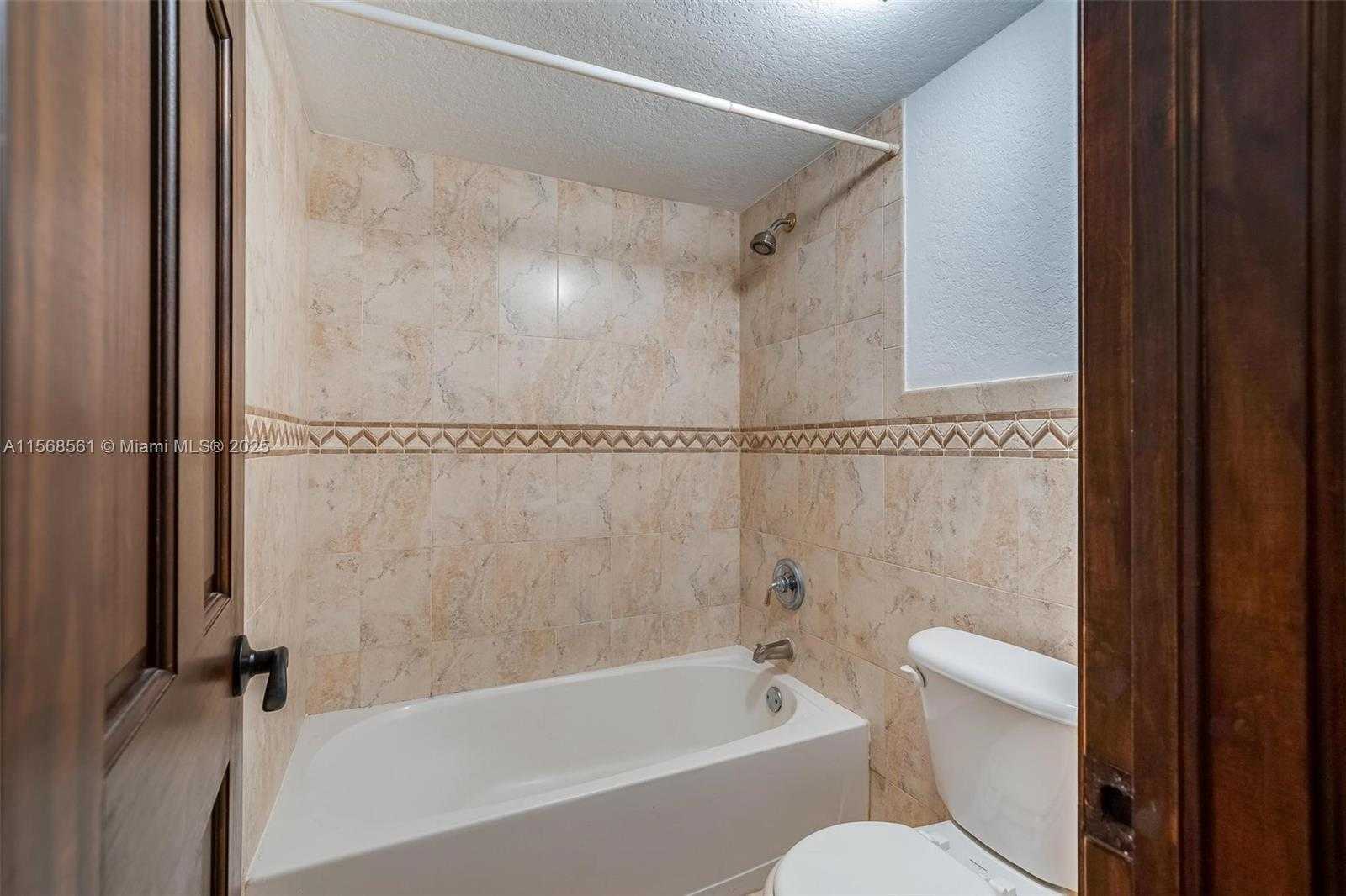 Small Image of 106 LAKE EMERALD DR #210, Oakland Park Number 21