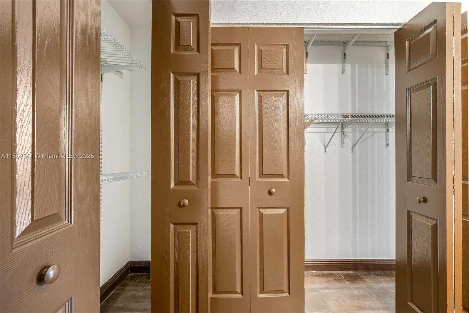 Small Image of 106 LAKE EMERALD DR #210, Oakland Park Number 22