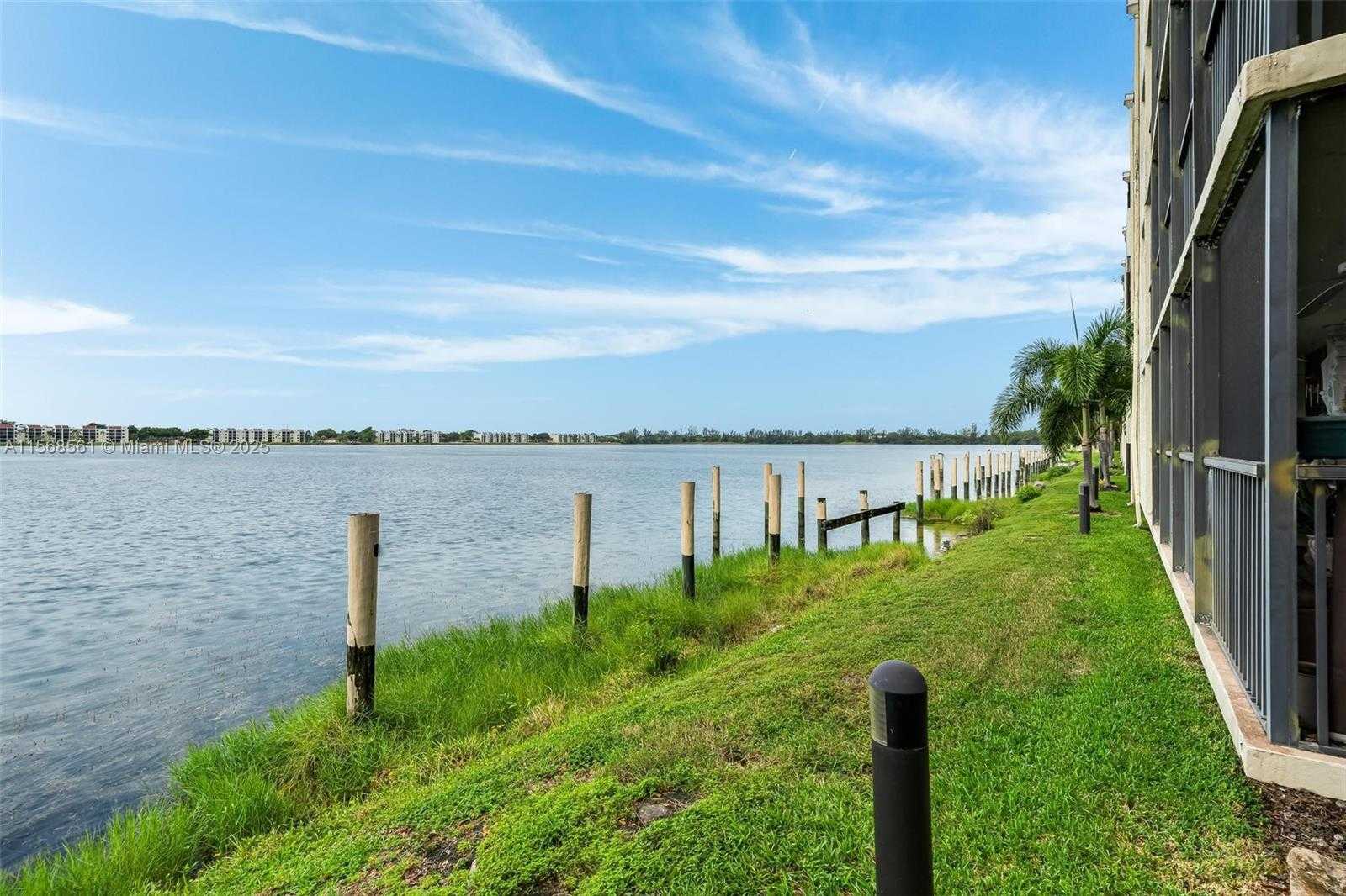 Small Image of 106 LAKE EMERALD DR #210, Oakland Park Number 27