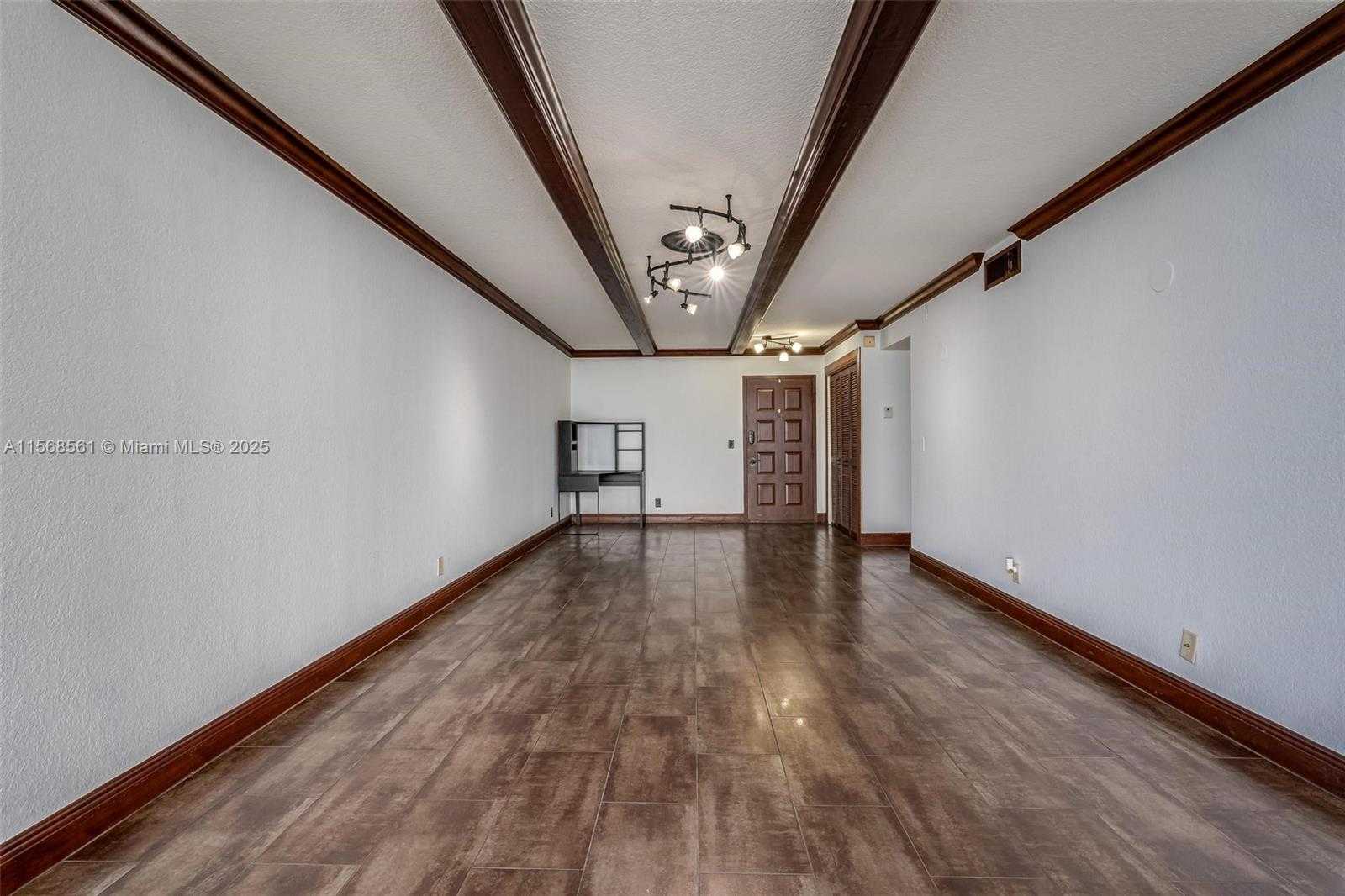 Small Image of 106 LAKE EMERALD DR #210, Oakland Park Number 3