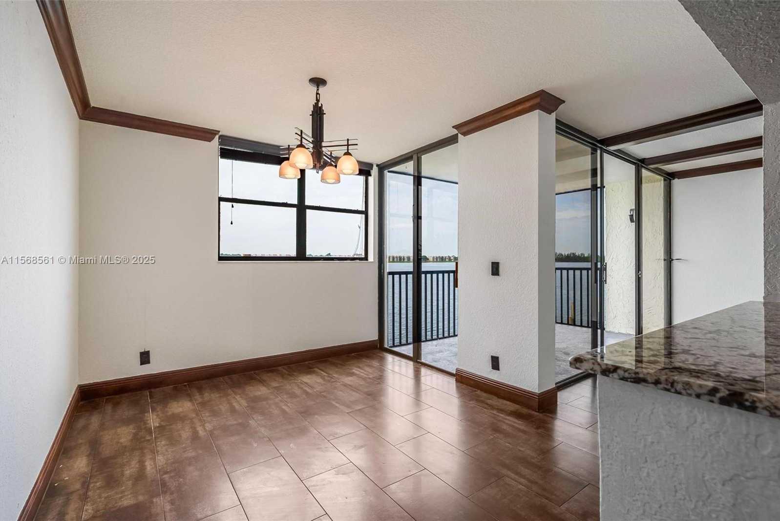 Small Image of 106 LAKE EMERALD DR #210, Oakland Park Number 6