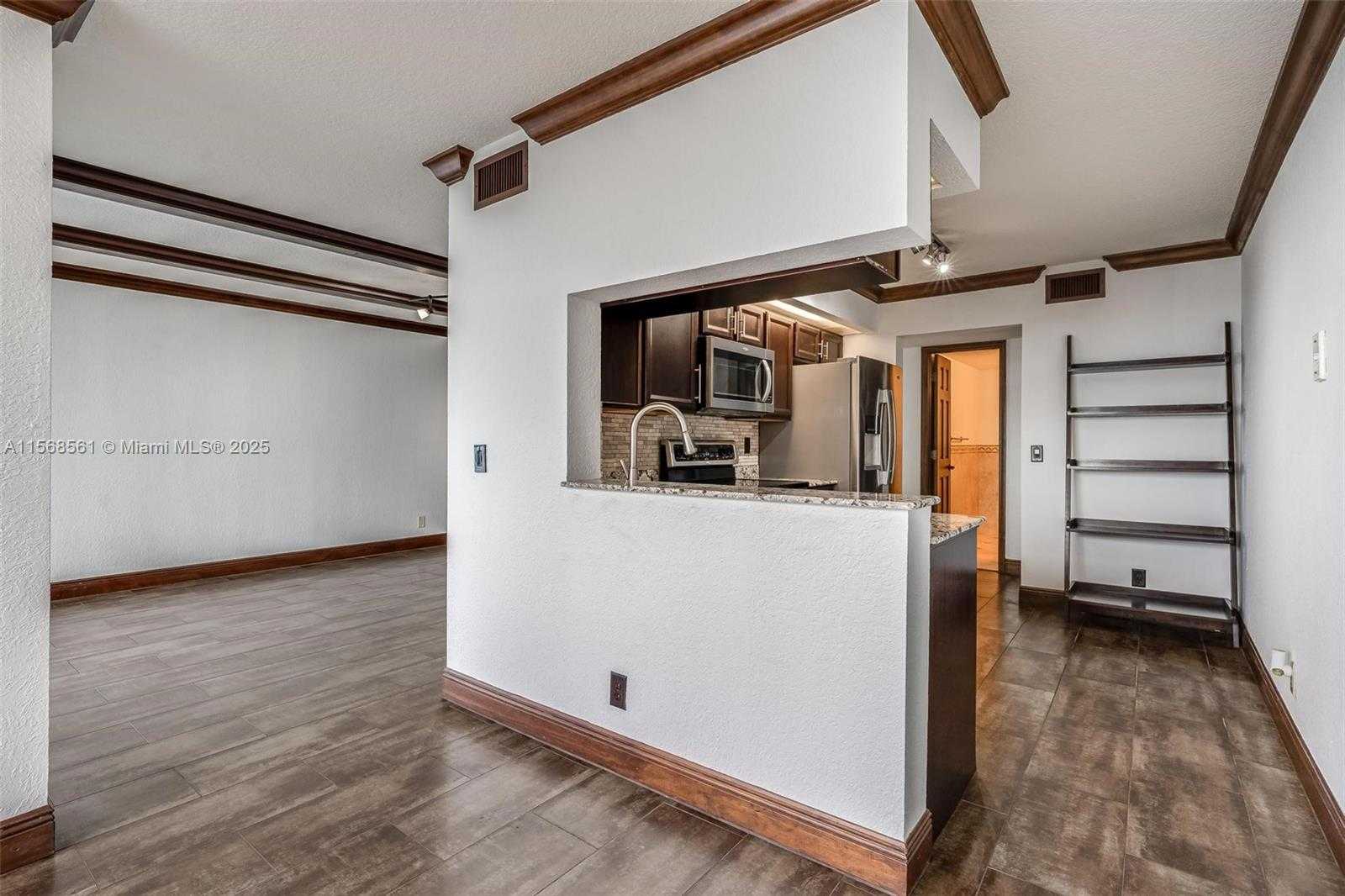 Small Image of 106 LAKE EMERALD DR #210, Oakland Park Number 7