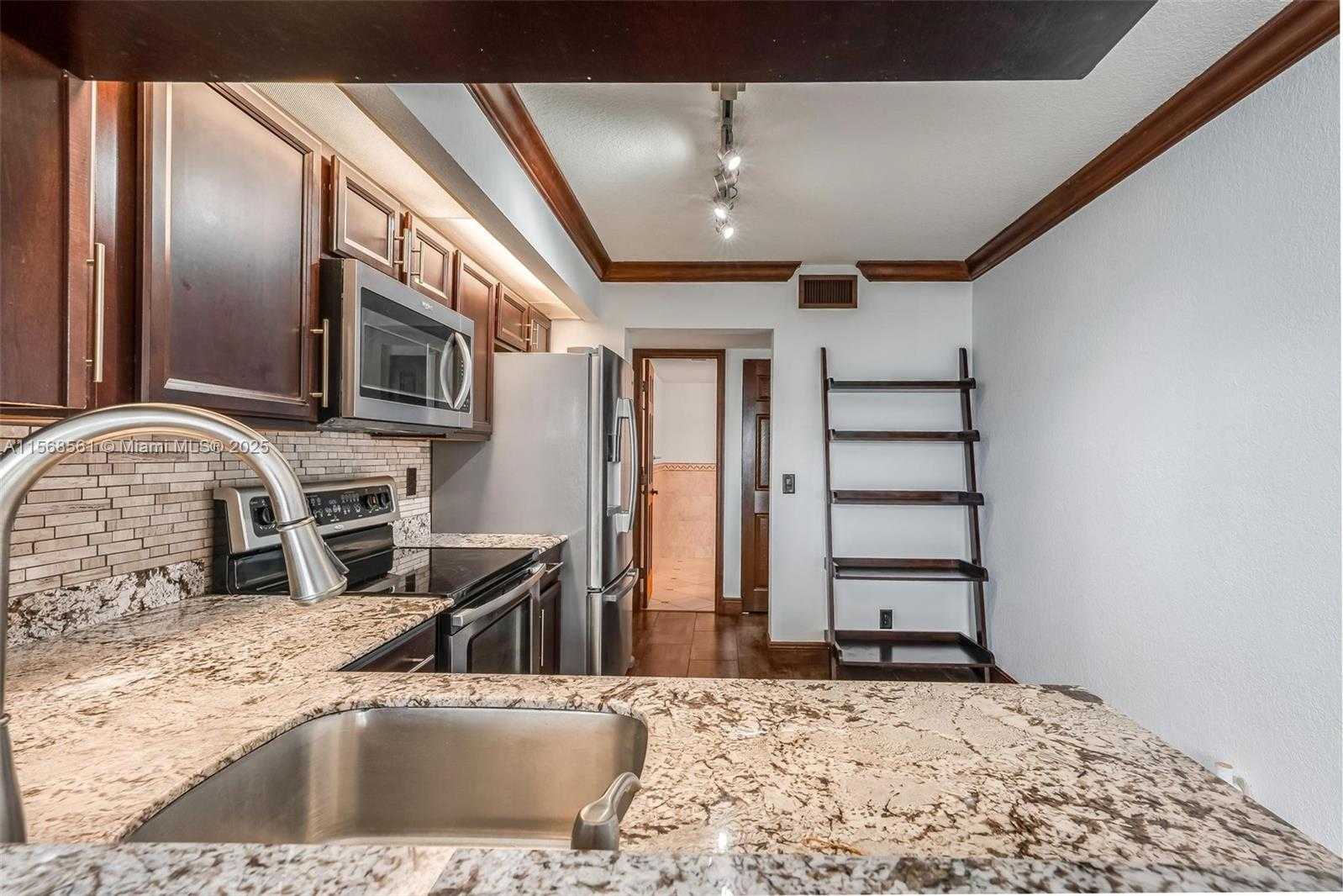 Small Image of 106 LAKE EMERALD DR #210, Oakland Park Number 9