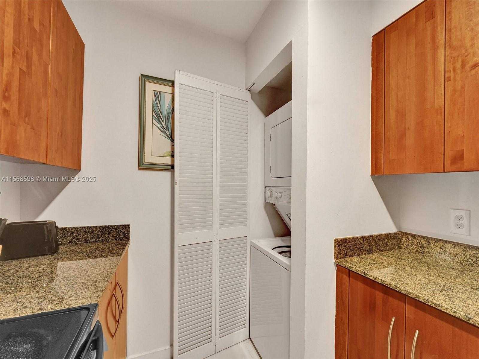 Small Image of 1200 SOUTH BRICKELL BAY DR #3309, Miami Number 6