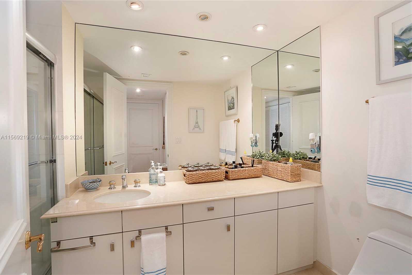 Small Image of 445 GRAND BAY DR #215, Key Biscayne Number 10