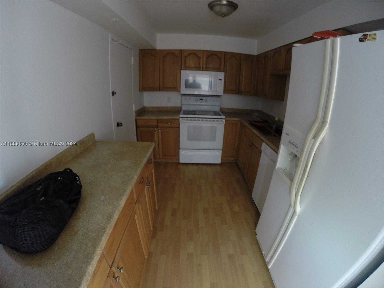 Small Image of 400 KINGS POINT DR #905, Sunny Isles Beach Number 10