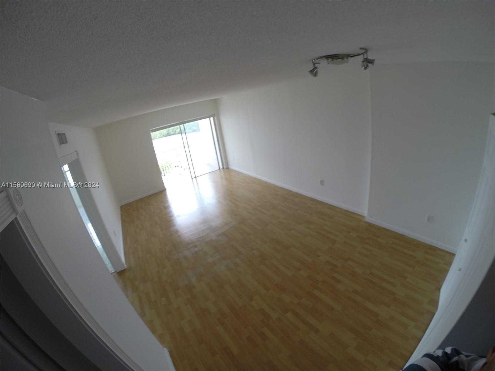 Small Image of 400 KINGS POINT DR #905, Sunny Isles Beach Number 2