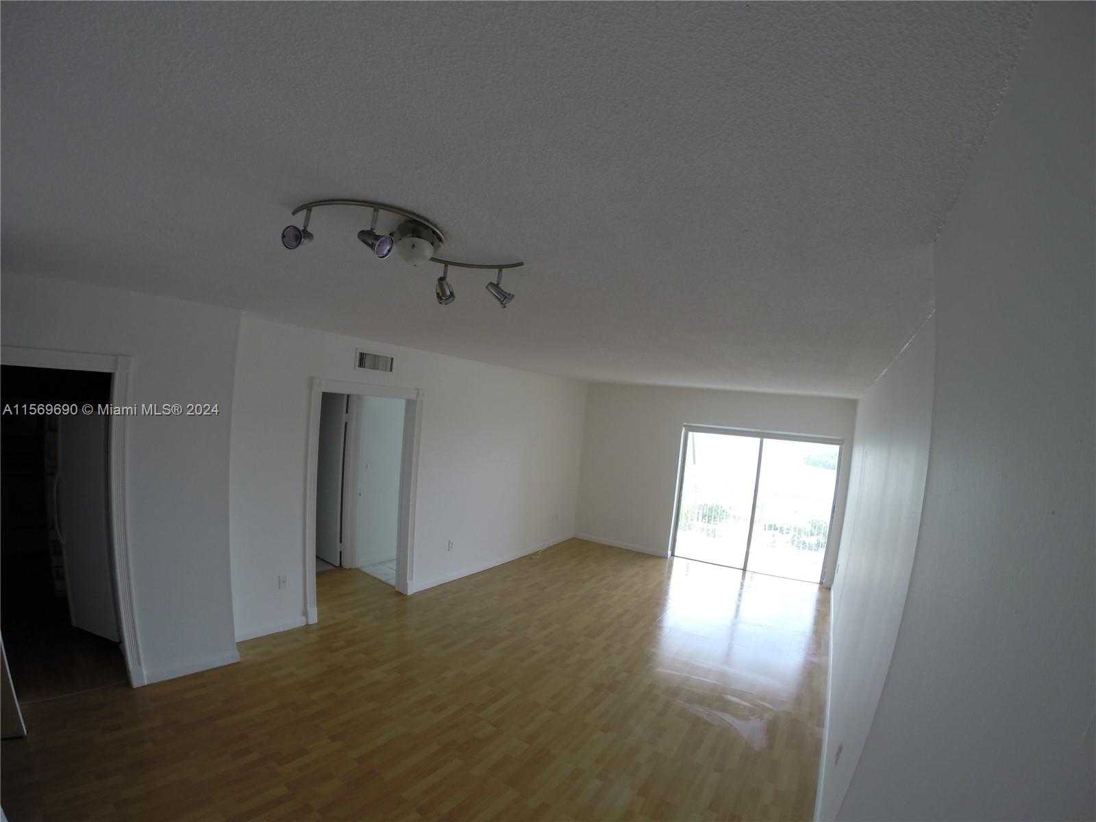 Small Image of 400 KINGS POINT DR #905, Sunny Isles Beach Number 3