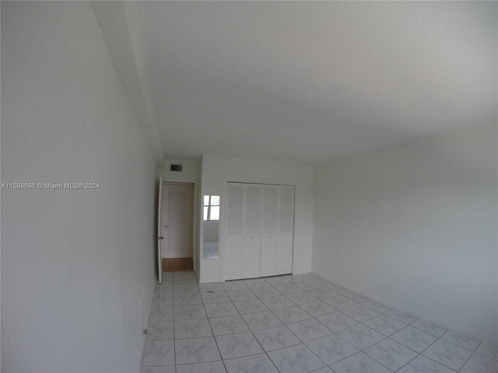 Small Image of 400 KINGS POINT DR #905, Sunny Isles Beach Number 6