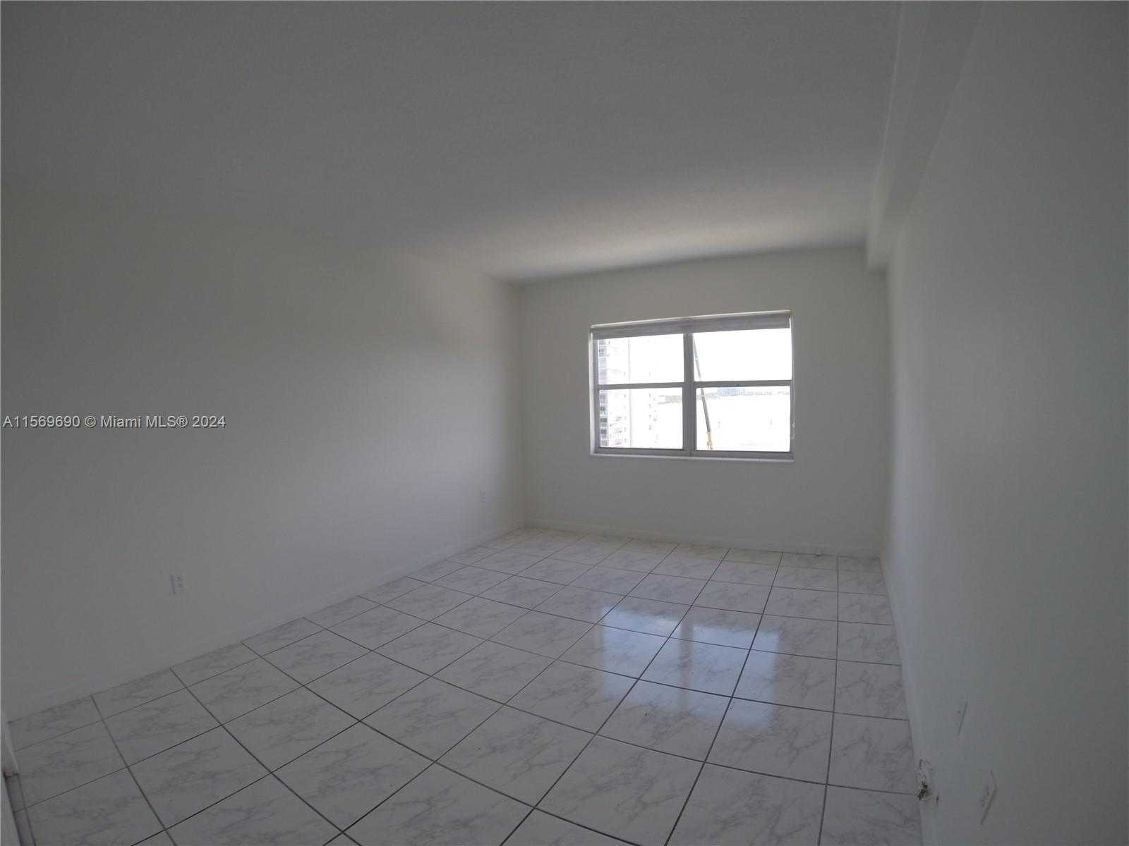 Small Image of 400 KINGS POINT DR #905, Sunny Isles Beach Number 8