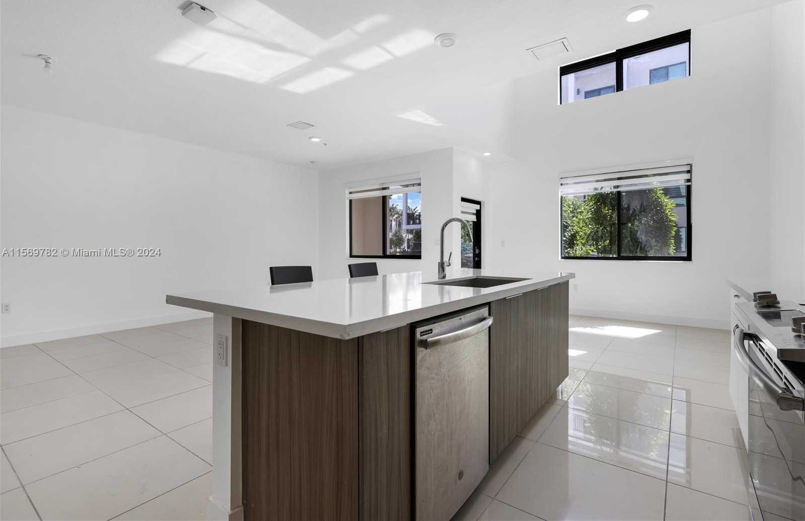Small Image of 4740 NORTH WEST 84TH CT #17, Doral Number 3