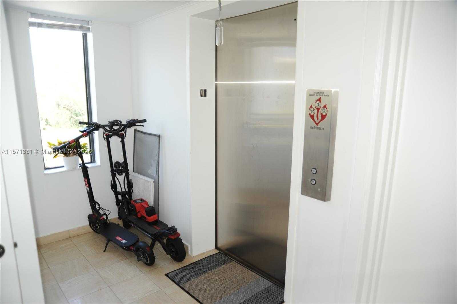 Small Image of 456 POINCIANA DR #1620, Sunny Isles Beach Number 4