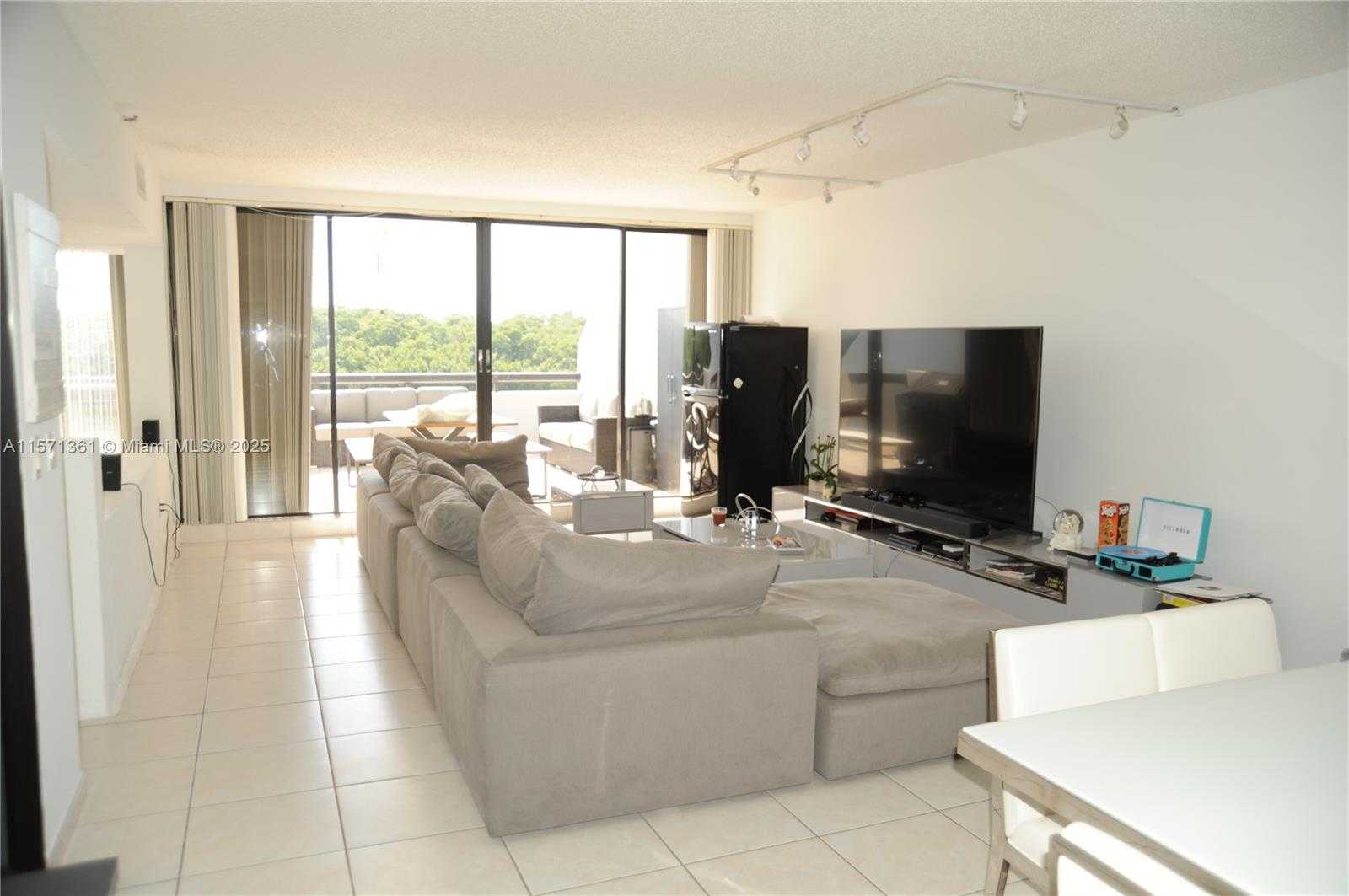 Small Image of 456 POINCIANA DR #1620, Sunny Isles Beach Number 8