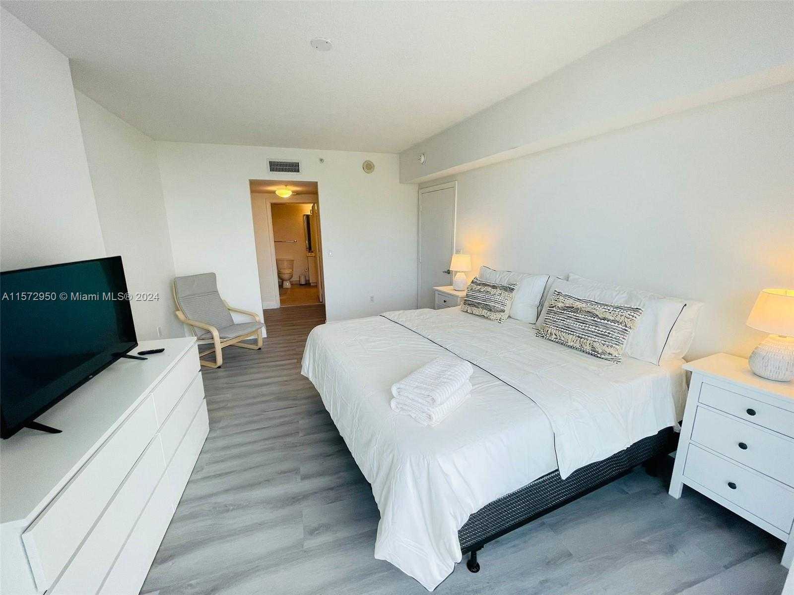 Small Image of 1750 NORTH BAYSHORE DR #2710, Miami Number 13
