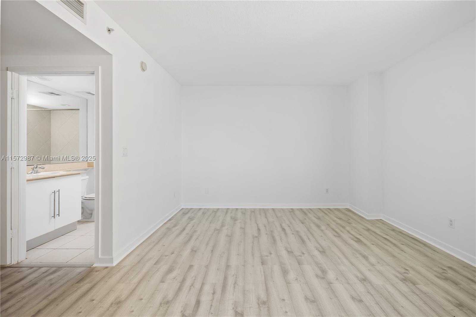 Small Image of 335 SOUTH BISCAYNE BLVD #2700, Miami Number 14