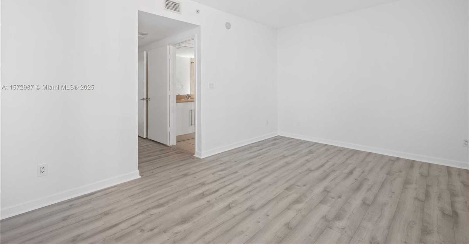 Small Image of 335 SOUTH BISCAYNE BLVD #2700, Miami Number 5