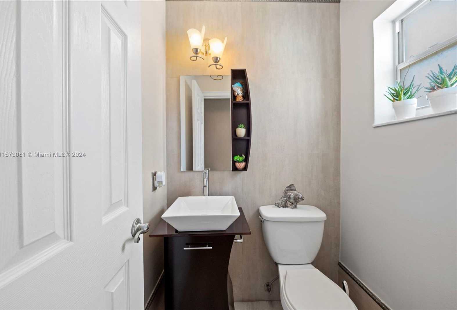 Small Image of 11 OLIVE DR #H, Hialeah Number 12