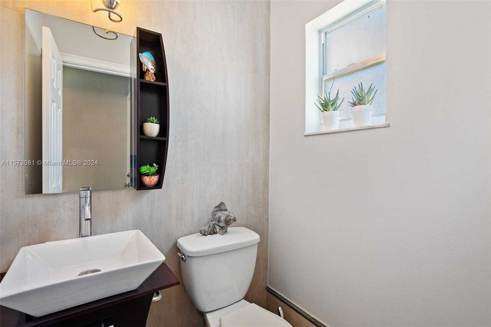 Small Image of 11 OLIVE DR #H, Hialeah Number 13