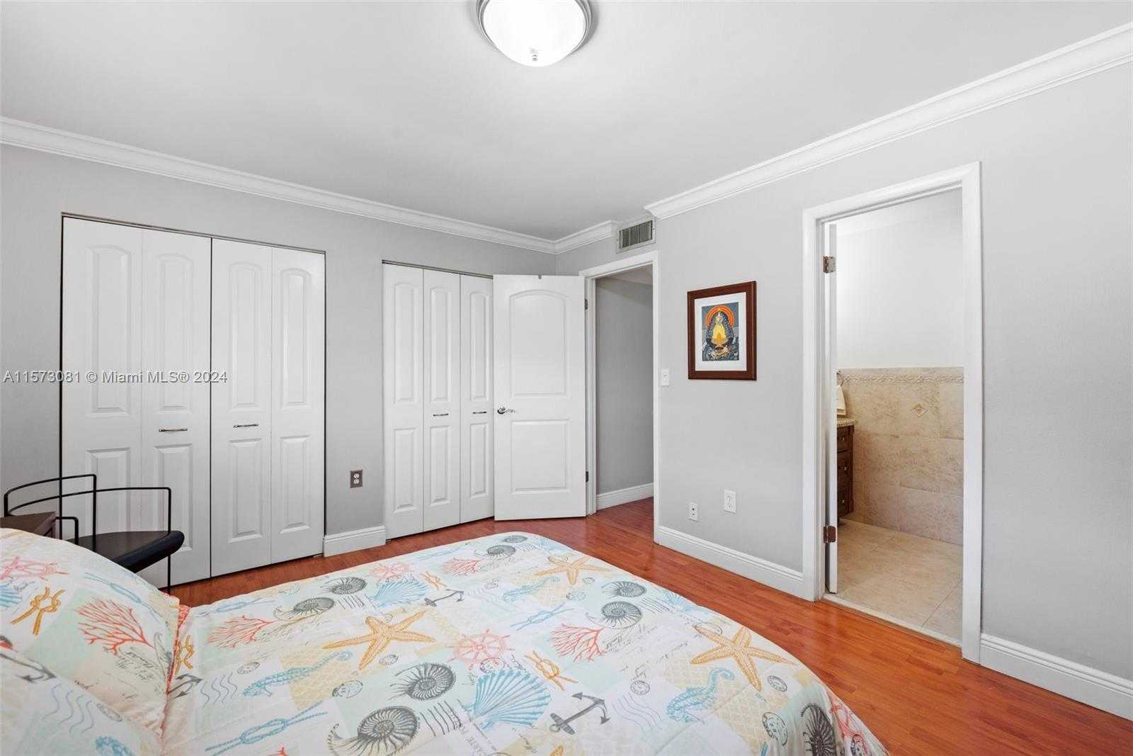 Small Image of 11 OLIVE DR #H, Hialeah Number 16