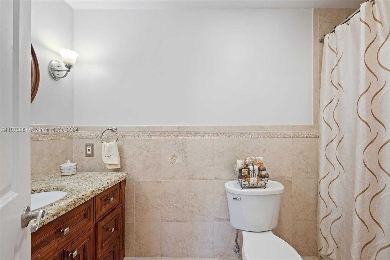 Small Image of 11 OLIVE DR #H, Hialeah Number 18