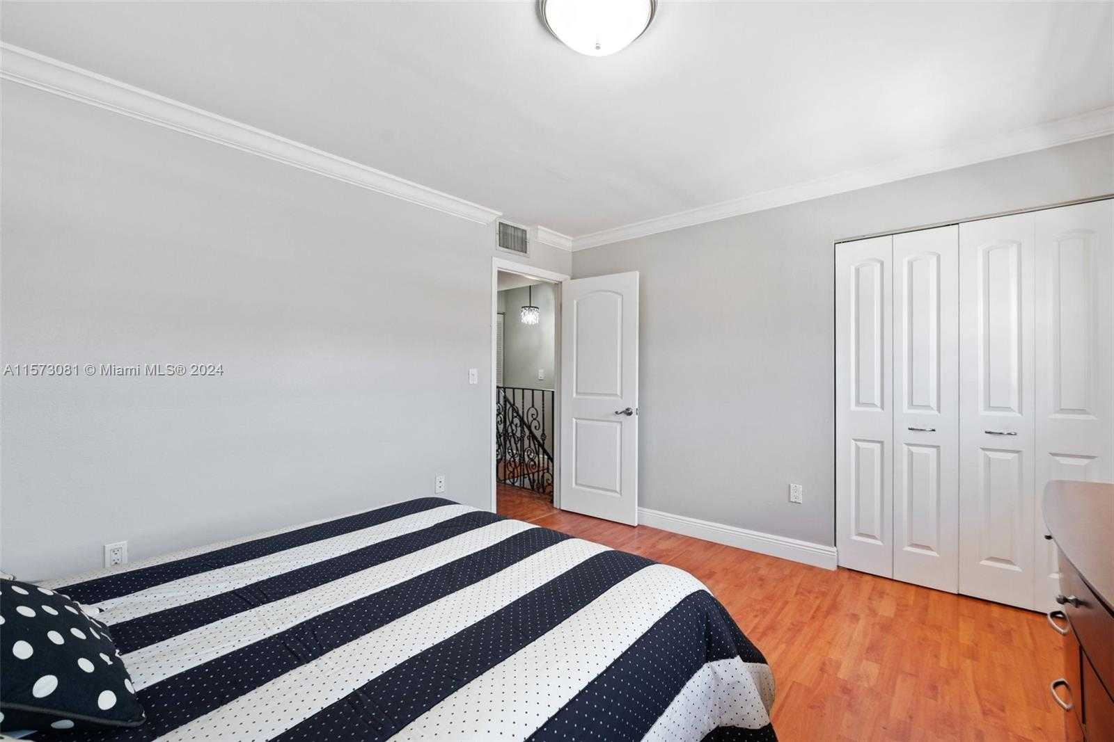 Small Image of 11 OLIVE DR #H, Hialeah Number 20