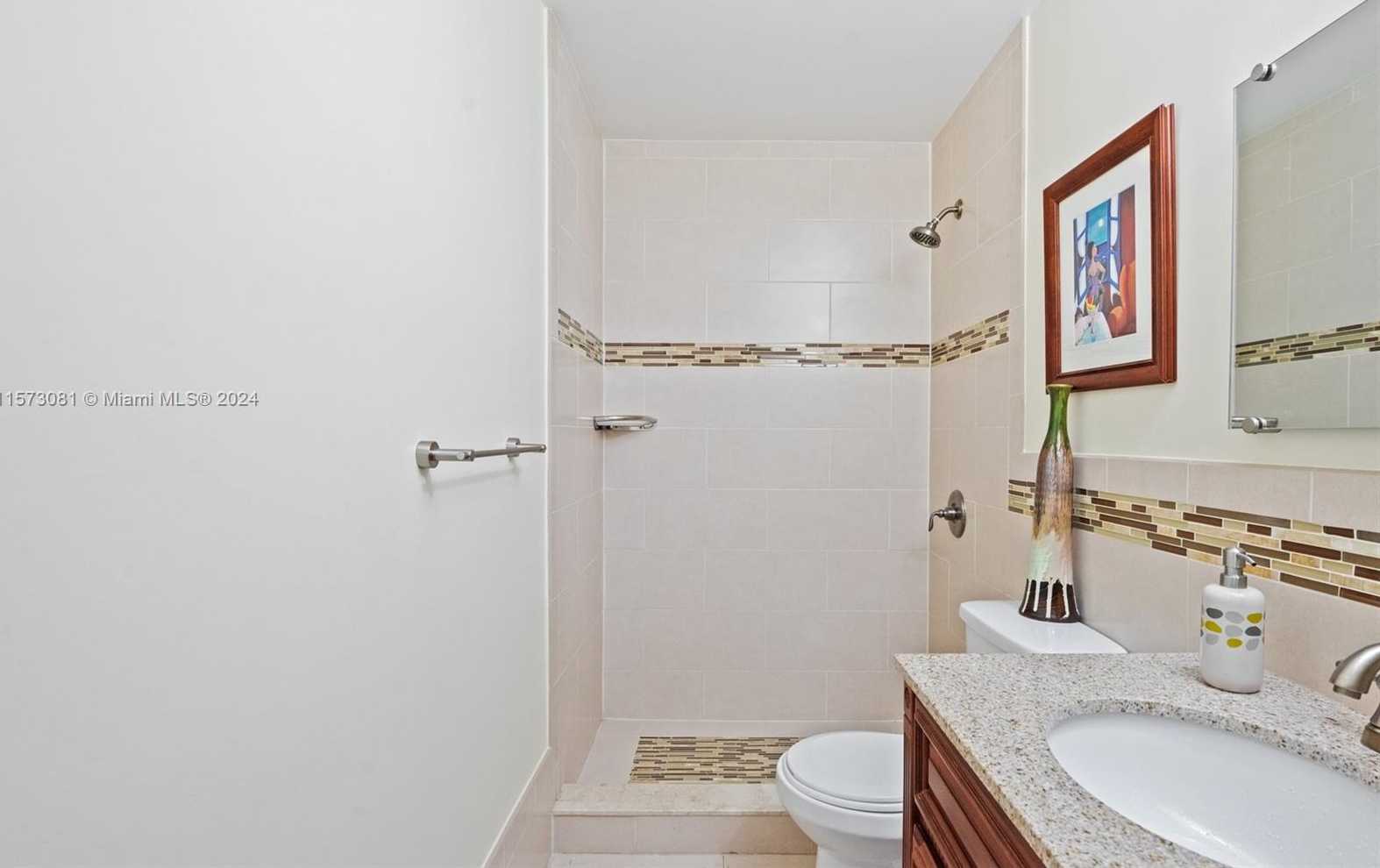 Small Image of 11 OLIVE DR #H, Hialeah Number 22