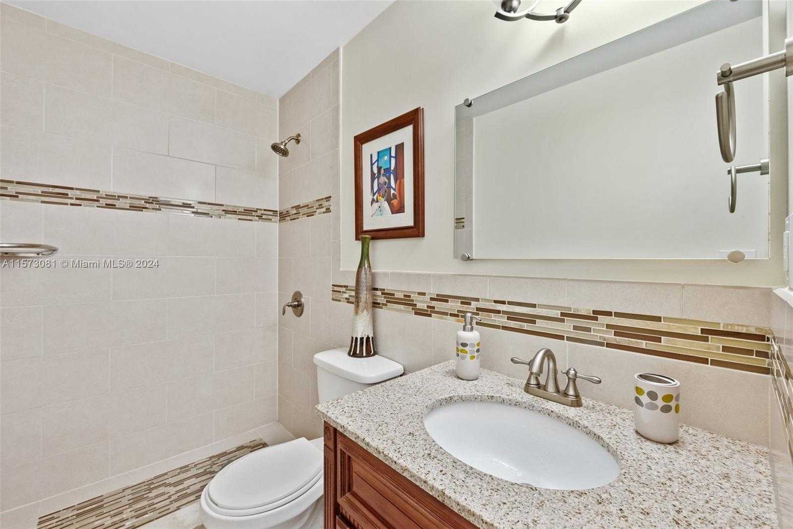 Small Image of 11 OLIVE DR #H, Hialeah Number 24