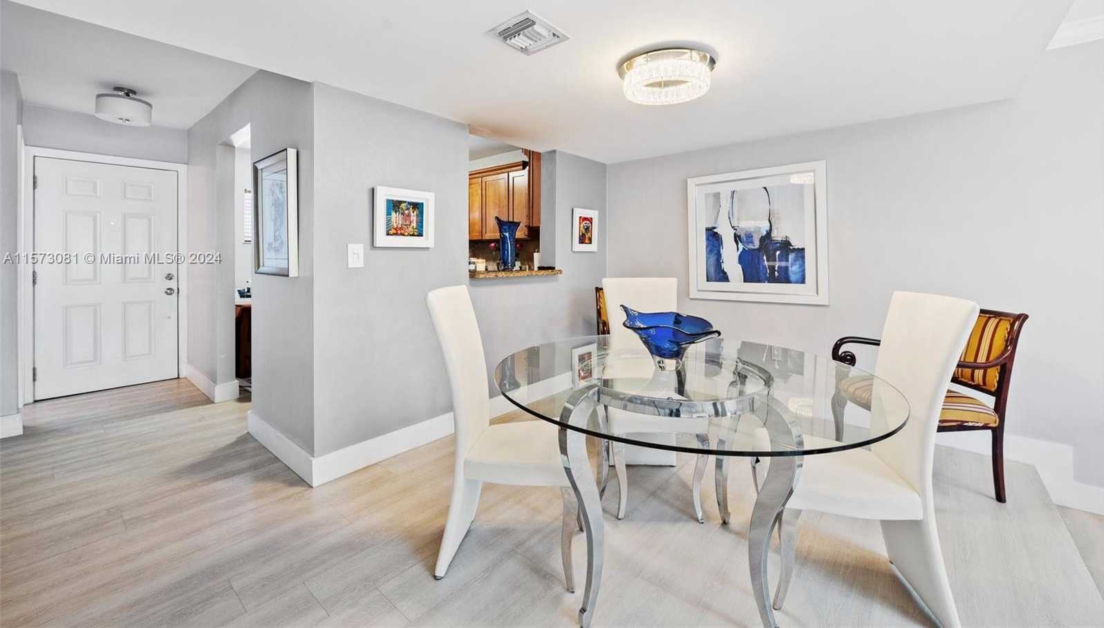 Small Image of 11 OLIVE DR #H, Hialeah Number 4