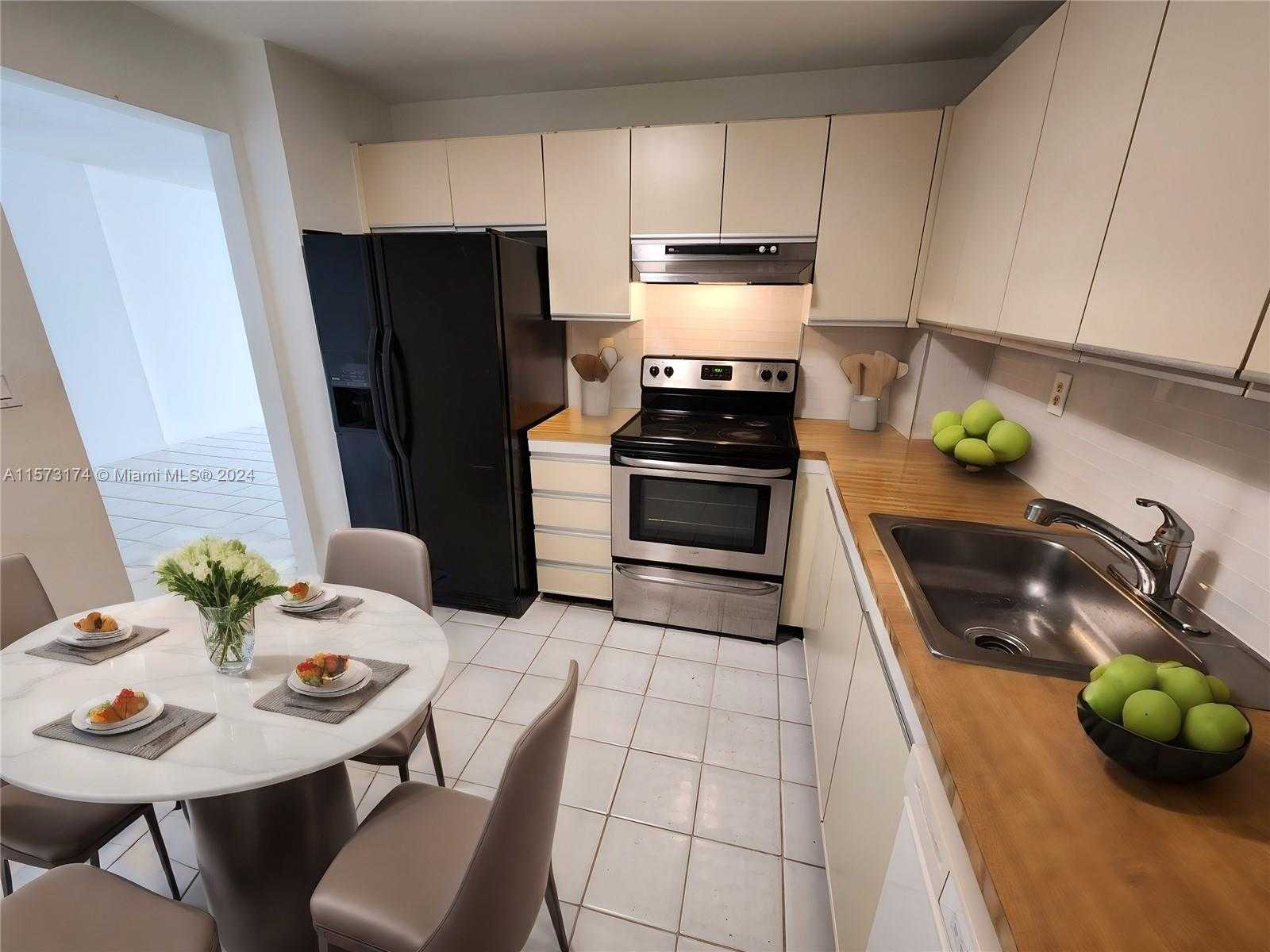 Small Image of 18151 #2012, Aventura Number 18