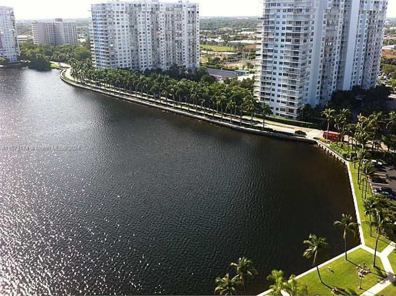 Small Image of 18151 #2012, Aventura Number 2