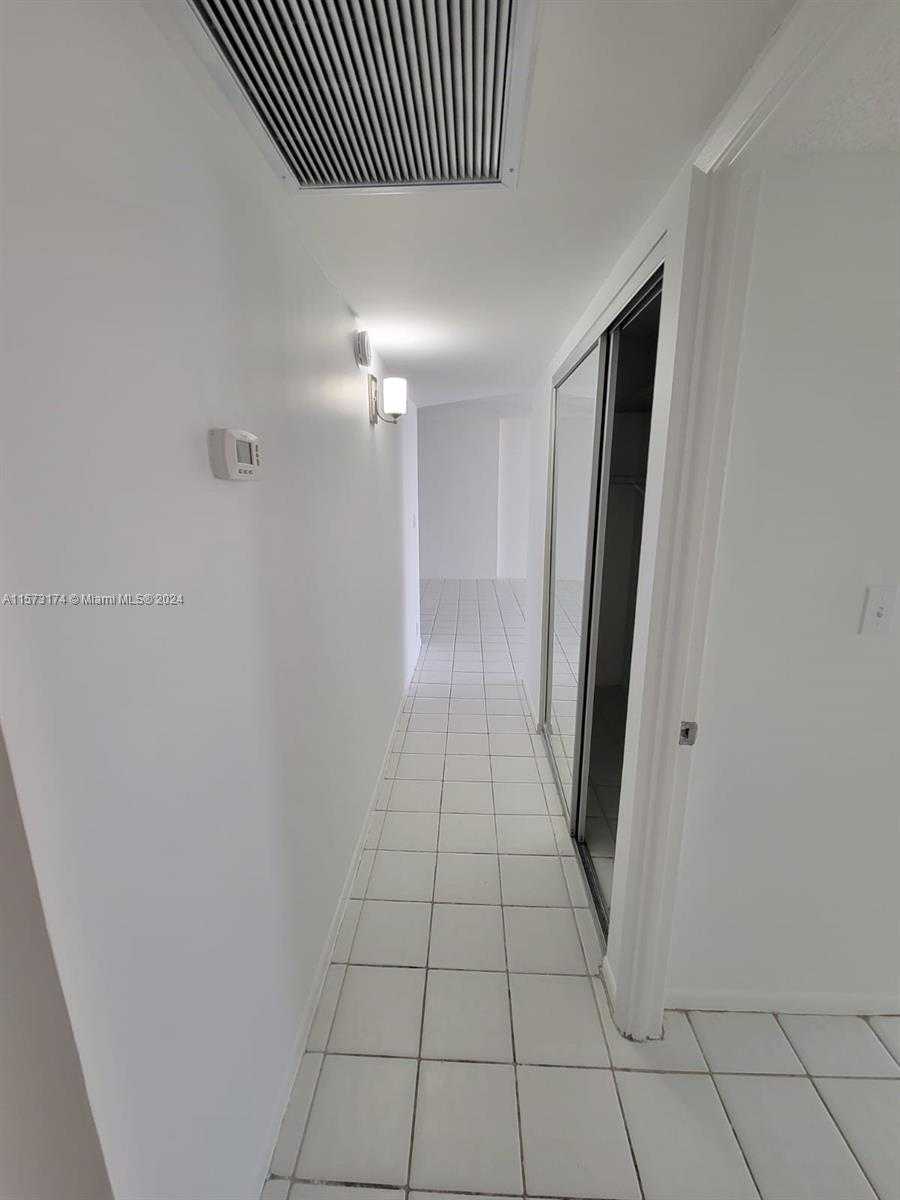 Small Image of 18151 #2012, Aventura Number 24